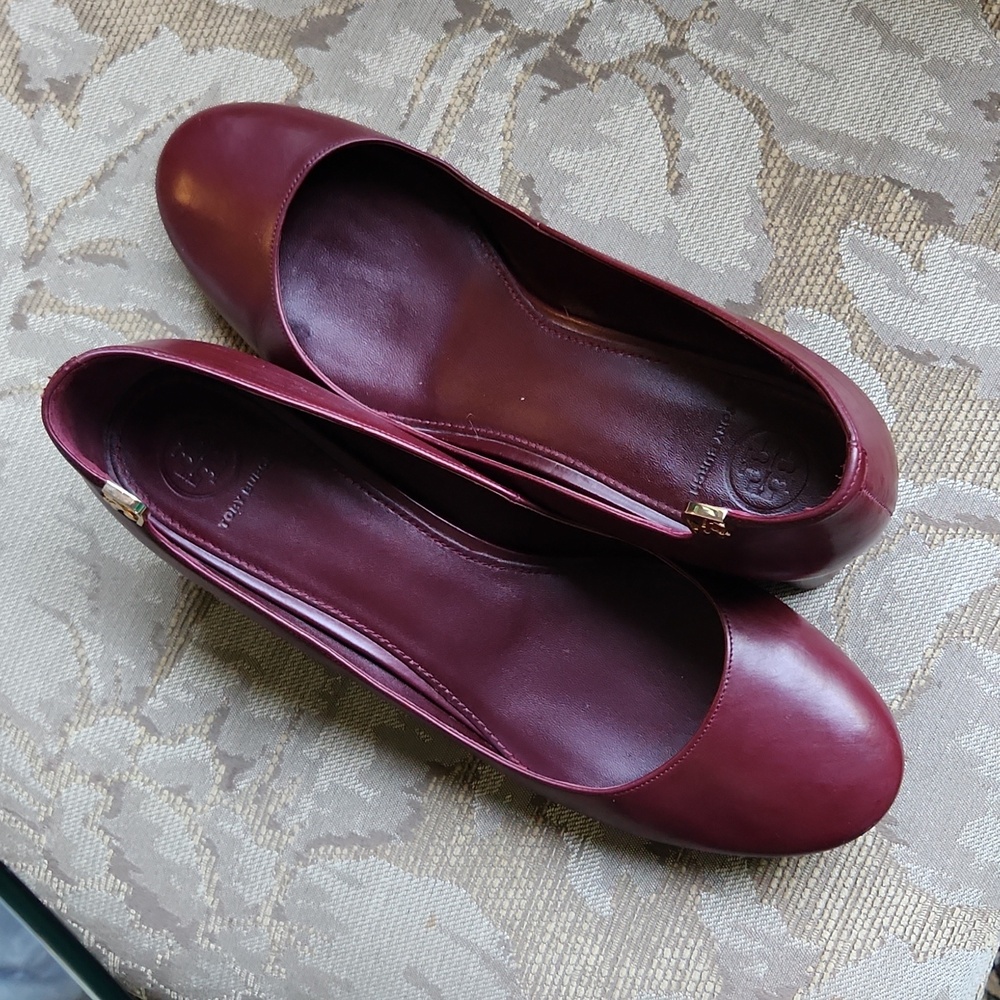Burgendy Burch Elizabeth Pumps - Picture 6 of 12